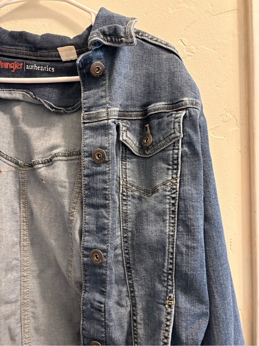 Classic Wrangler Blue Denim Jacket - Picture 3 of 8